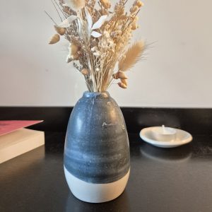 Mini vase en céramique Brume bleu et blanc avec fleurs séchées – décoration intérieure artisanale à Grenoble